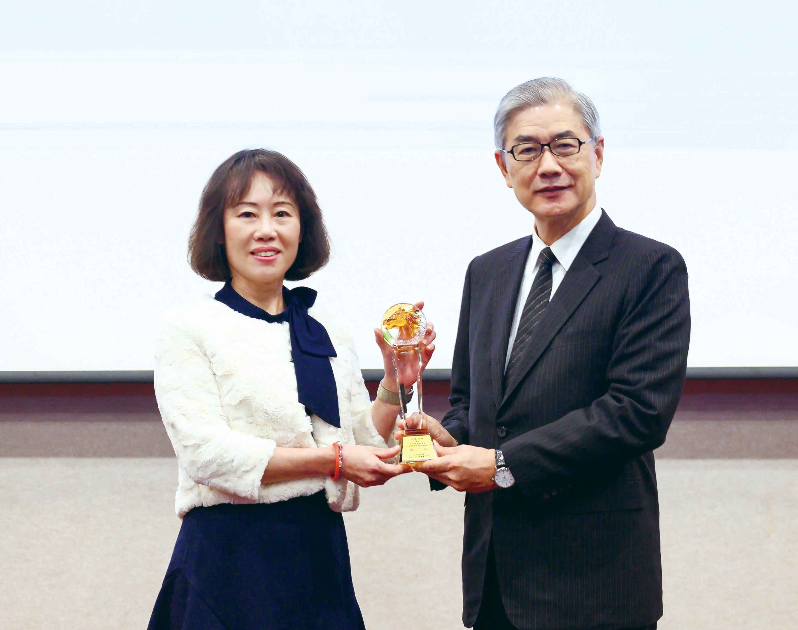 連續四年獲頒微型保險競賽榮耀。