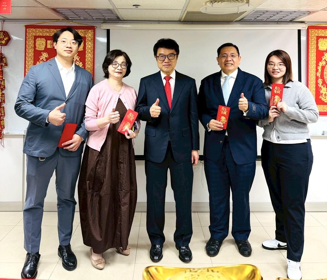 對林惠萍、林顯祥夫妻及兒子林郭定宏而言,傳承是一種持續的「服務接力」,用保二代服務客戶二、三代。