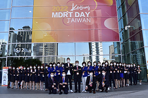 2022 MDRT DAY TAIWAN國際學習日於高雄展覽館前開心合影-3