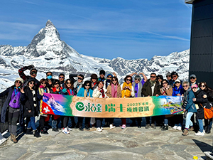 瑞士極峰會議-5.02梯-團員與董娘於高納葛拉特觀景台開心合影-1
