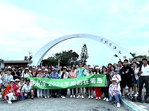 北區B團與跨海大橋開心合影