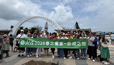 北區C團與跨海大橋開心合影