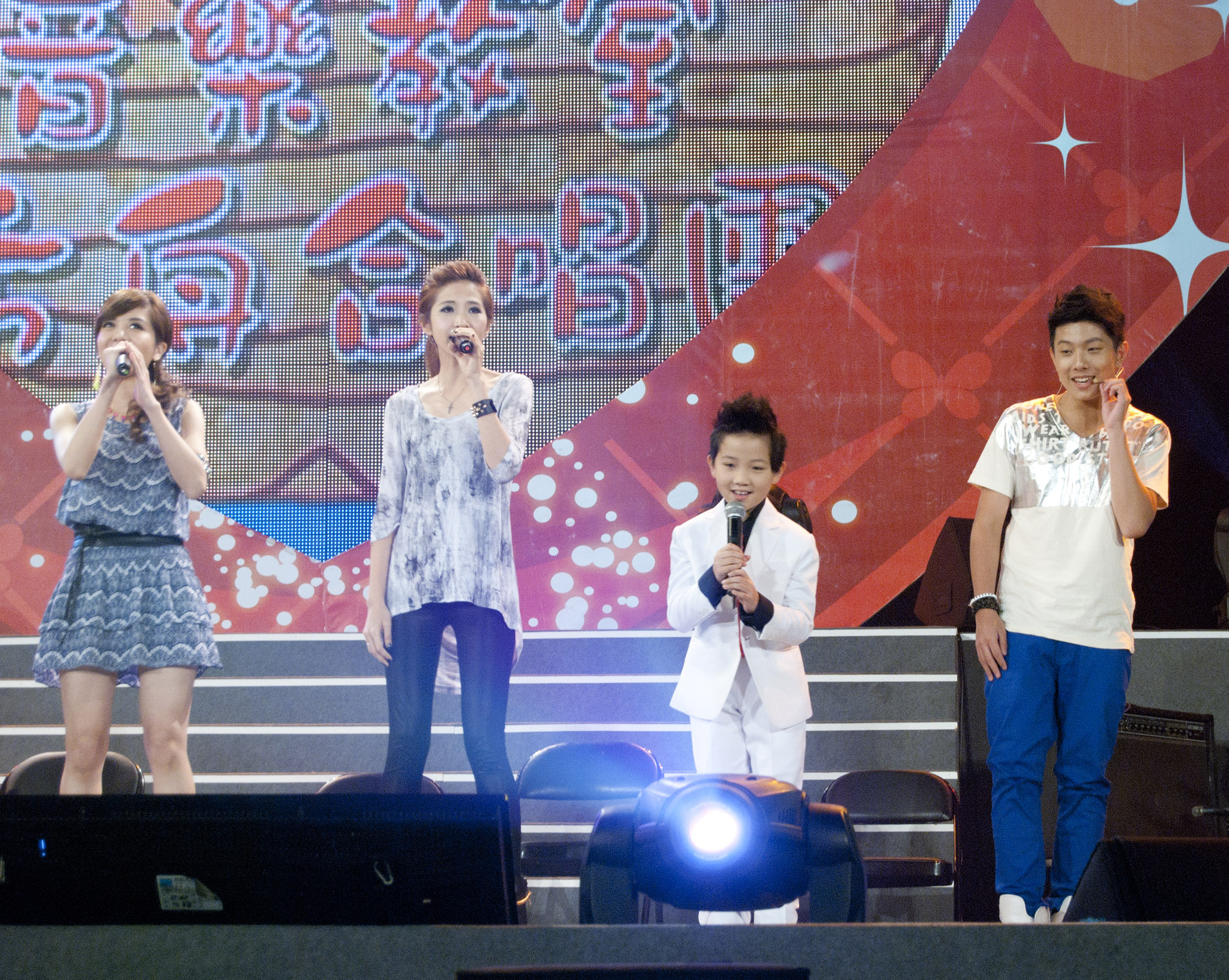 藝人由左至右：李宣榕、梁一貞、愷弟、謝博安。