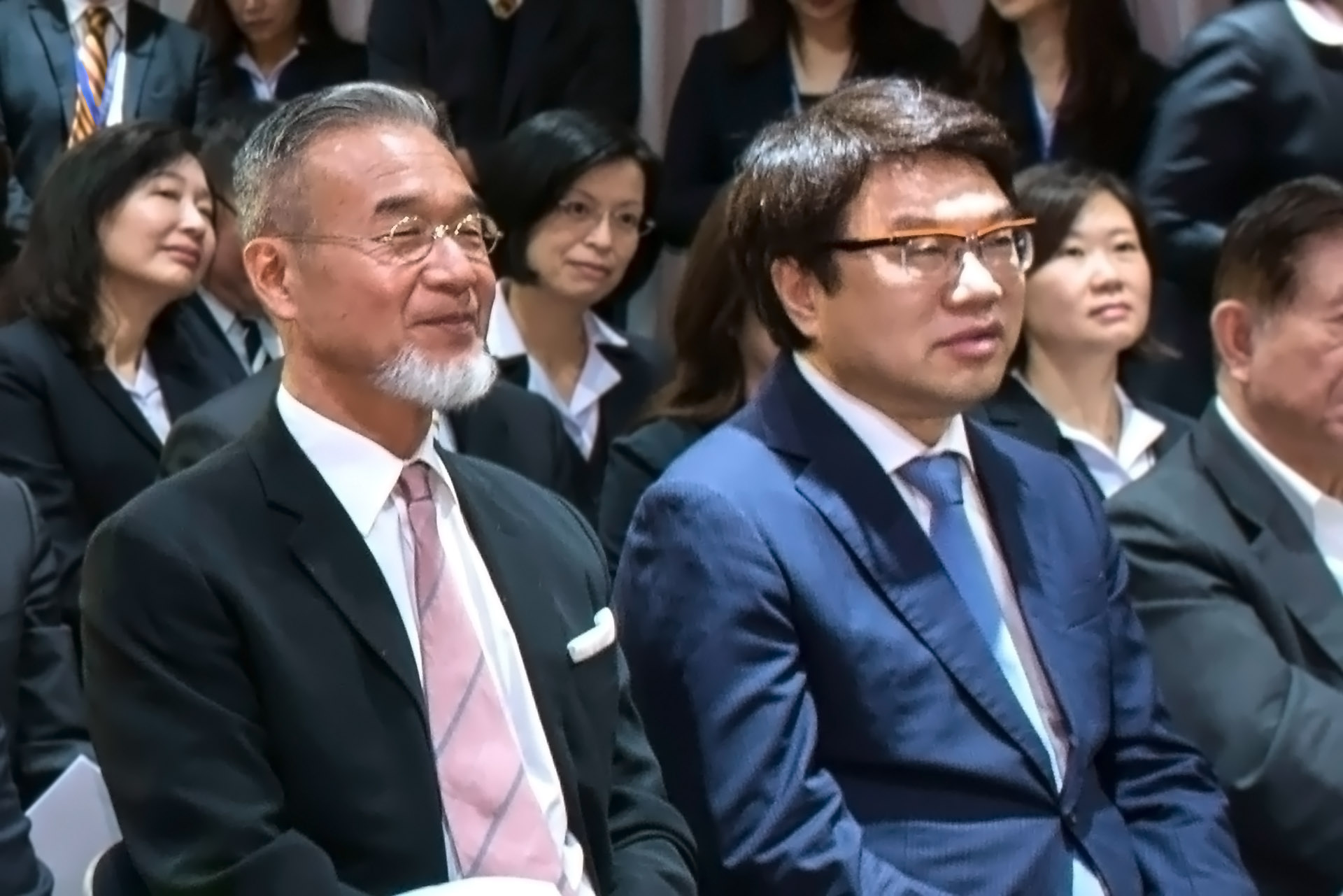 永達吳文永董事長(右)與元大江朝國董事長一同出席音樂會。