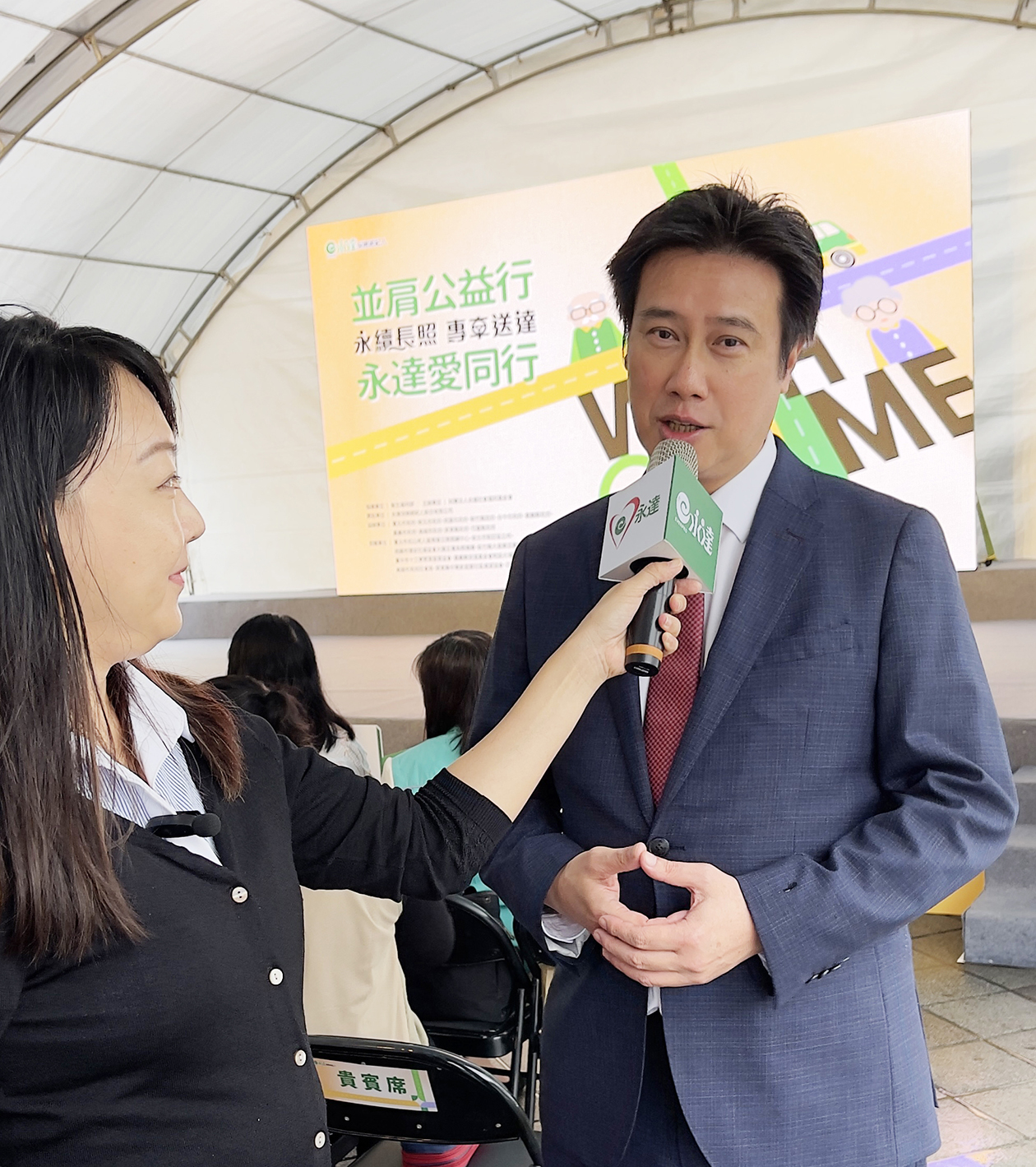 記者會全程直播,石文仁業務副總(右)分享跟隨著公司做公益的心境。