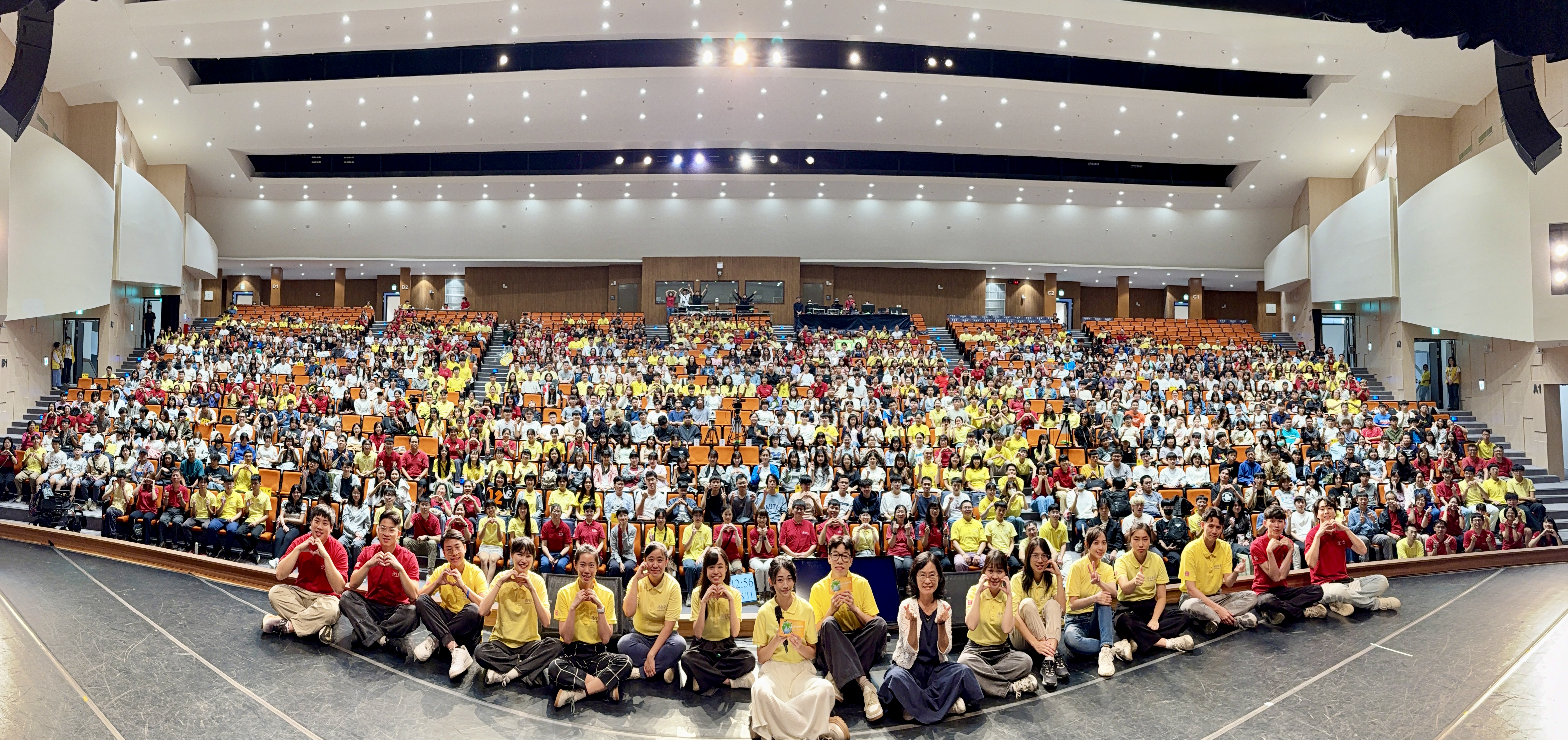 58屆學員大合照 學員609位及大專義工723位。