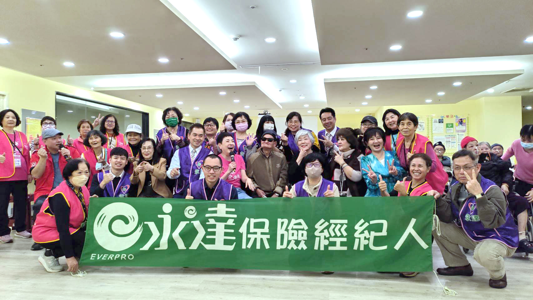 大海團隊於年前探訪詠馨長照機構。