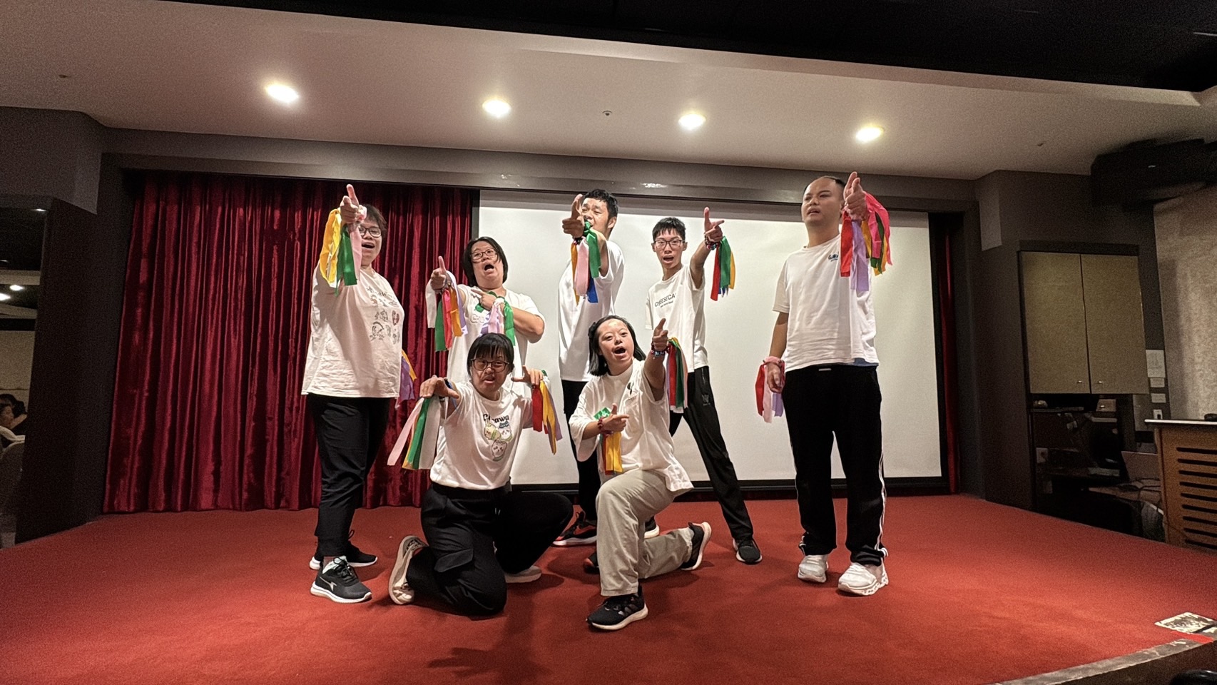 桃園市智障者家長協會院生在晚宴尾聲帶來精彩表演，現場氣氛溫馨感人。