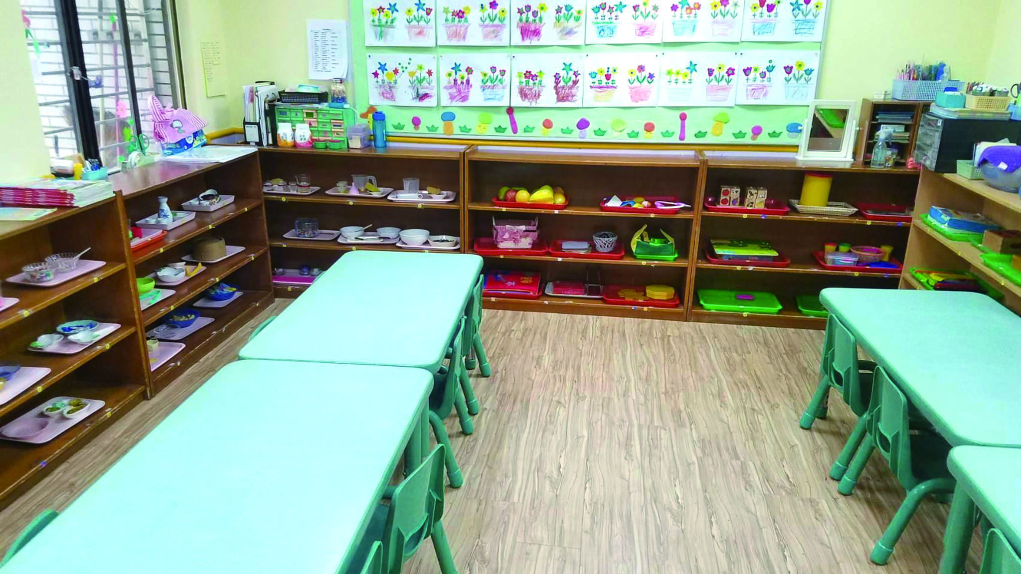 崴崴幼兒園教具極為豐富，讓小孩藉由實地操作學習。