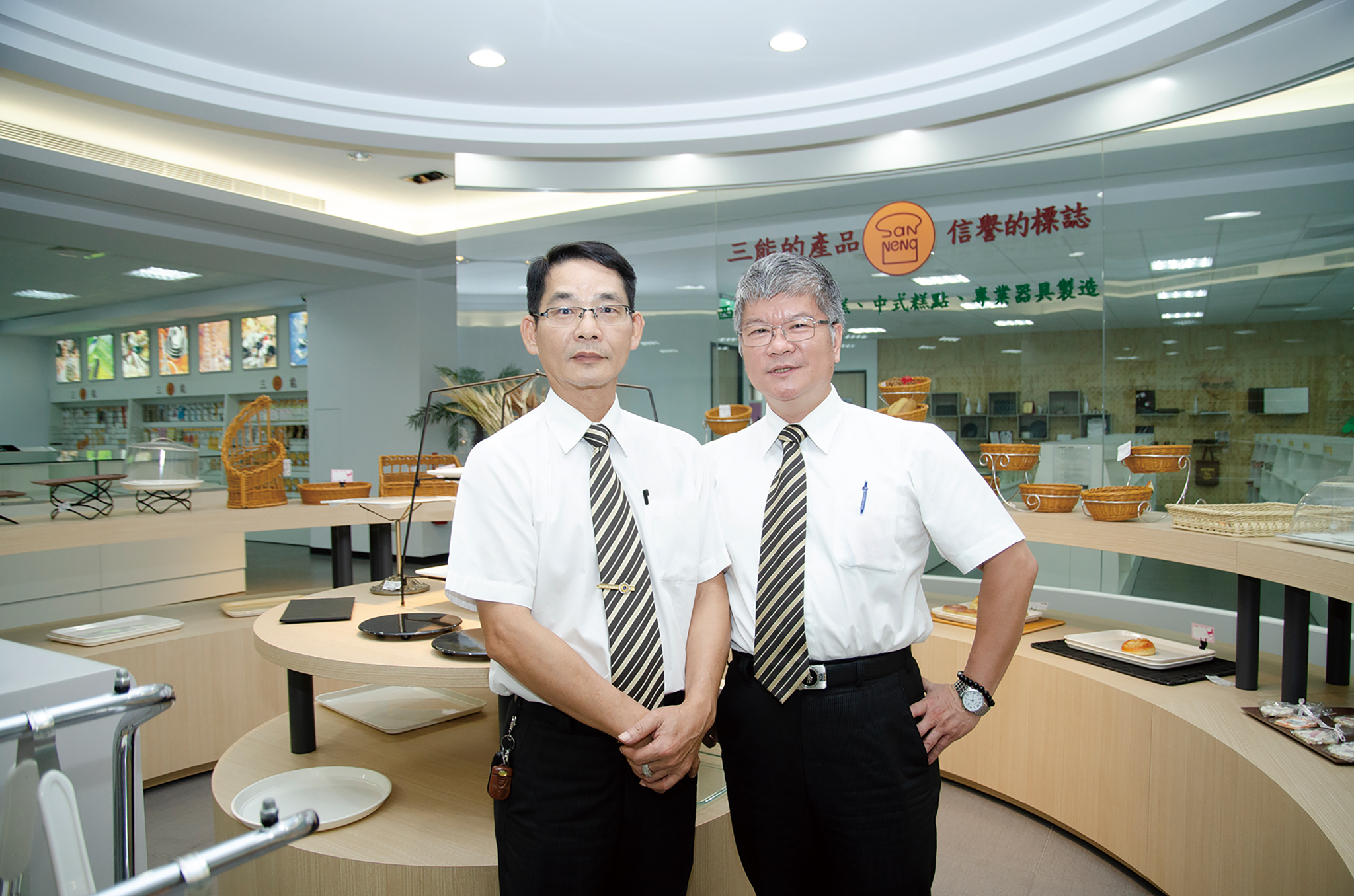 三能集團製造中心經理張瑞卿（左）與財務長兼總裁特助兼台灣三能總經理蕭凱峰（右）。