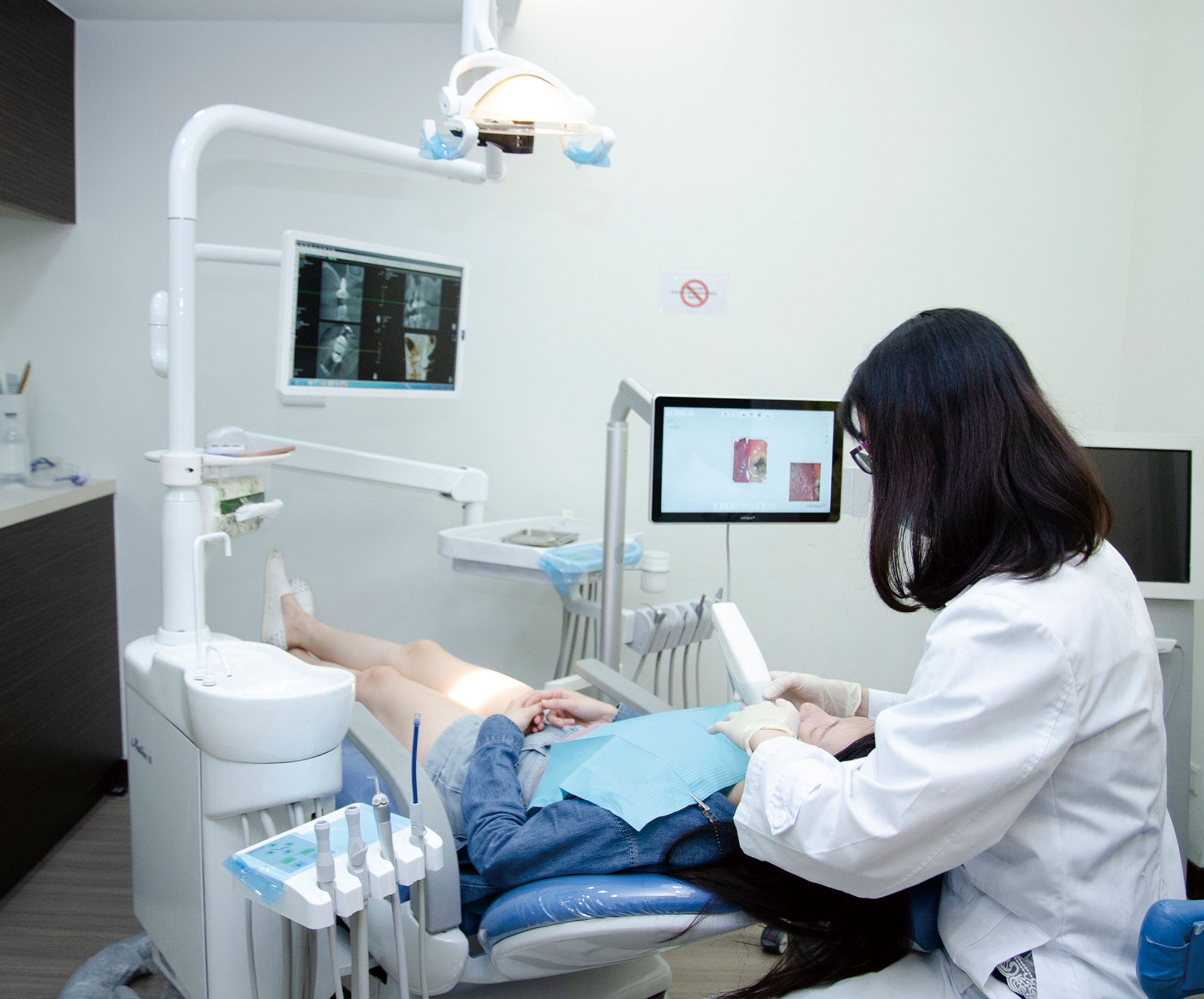 文湖牙醫診所引進最新口內掃描設備，模擬治療完成的效果。