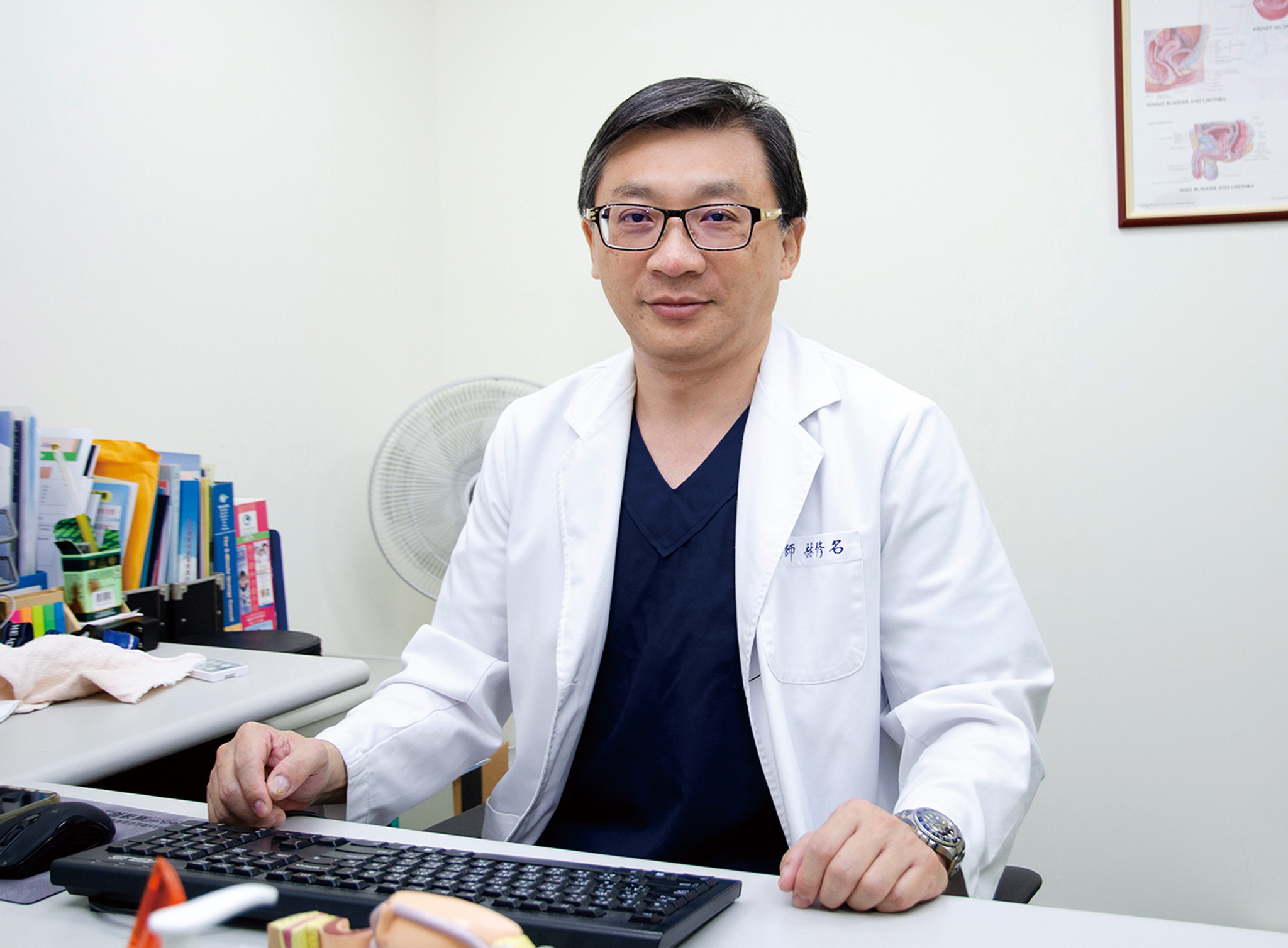 林修名醫師擁有泌尿科及外科雙專科執照。