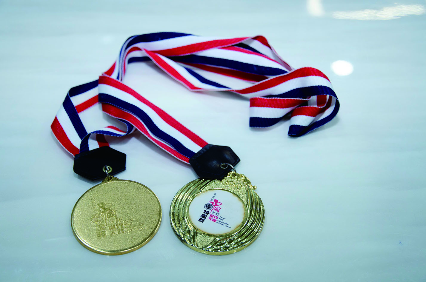 呂哲維人生中最重要的獎項－－2002年馬來西亞「第四屆中國烹飪世界大賽」個人冷菜拼盤類組-特級金牌獎、團體金牌。