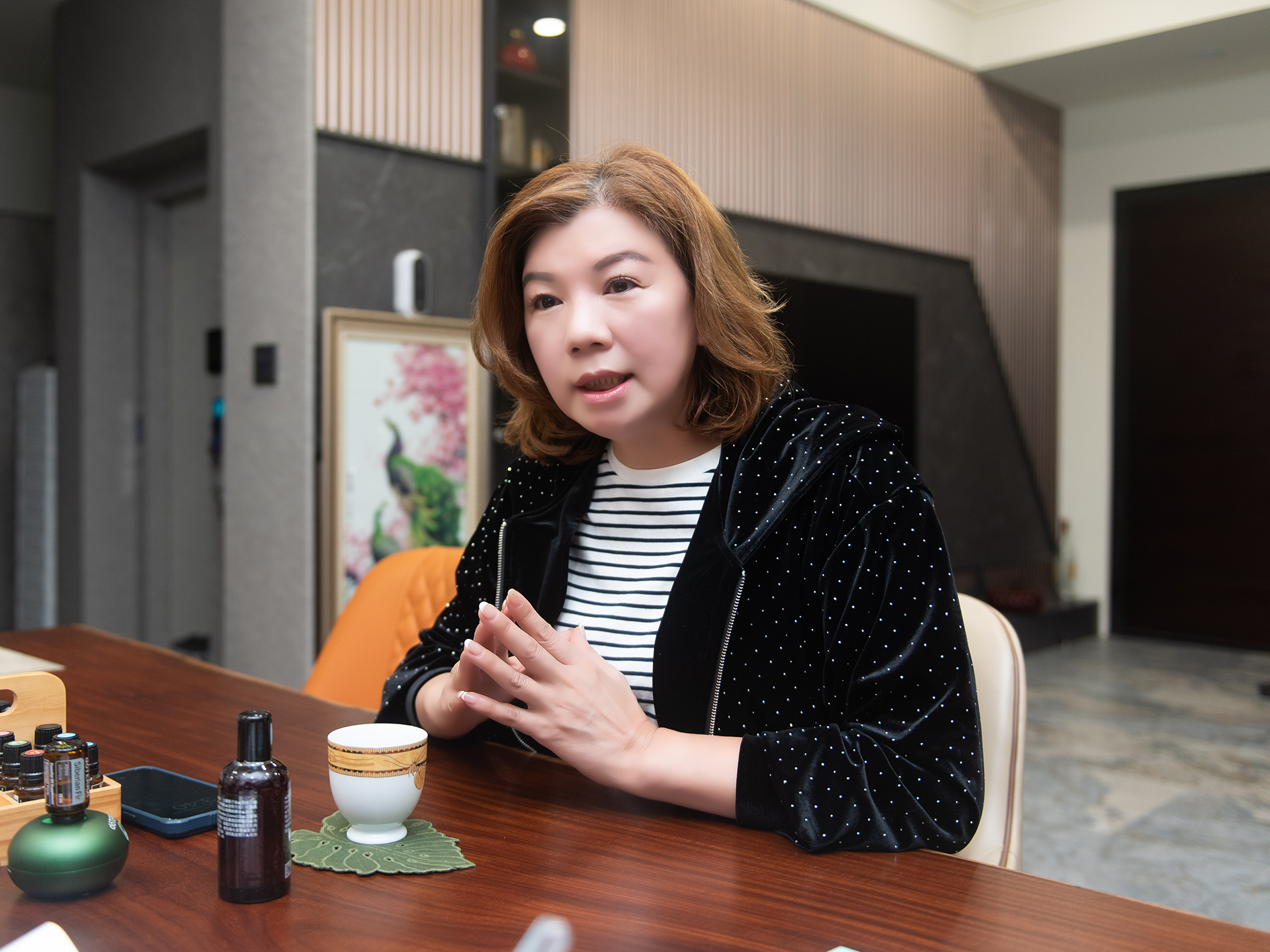 管敏蓉分享其認識並愛上精油的故事。