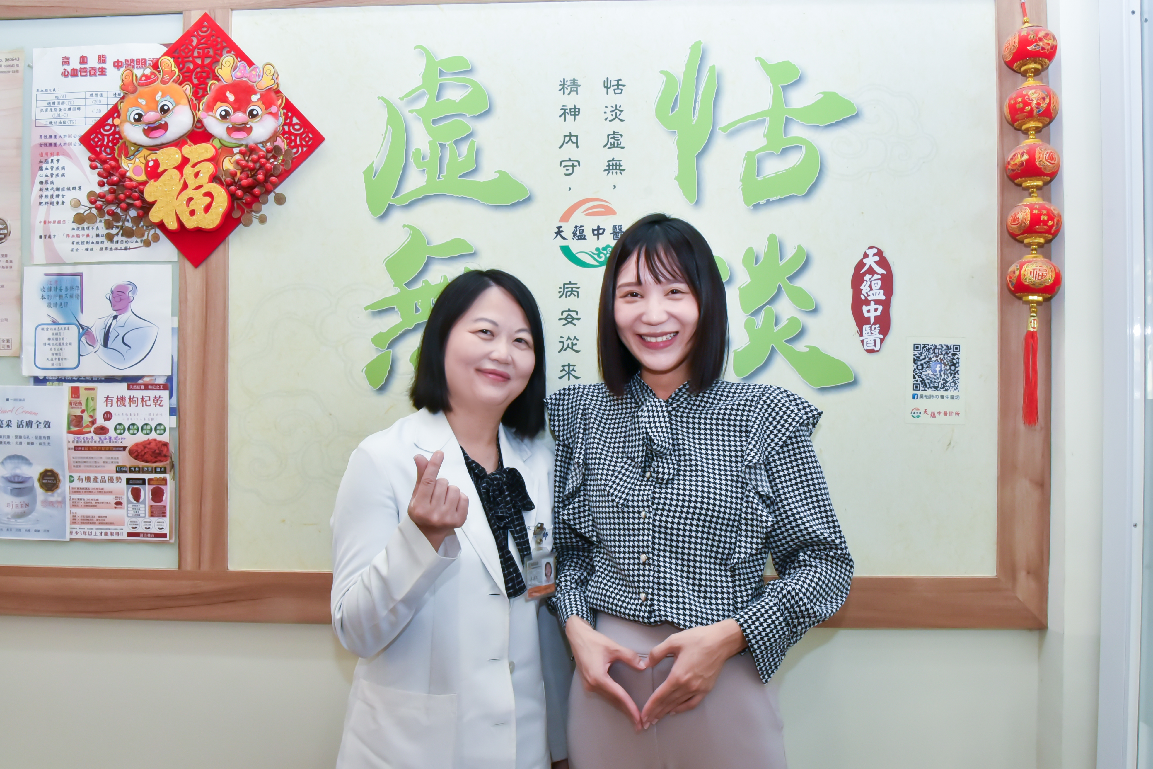 在吳醫師協助下，圖右女性患者成功迎接第二胎。