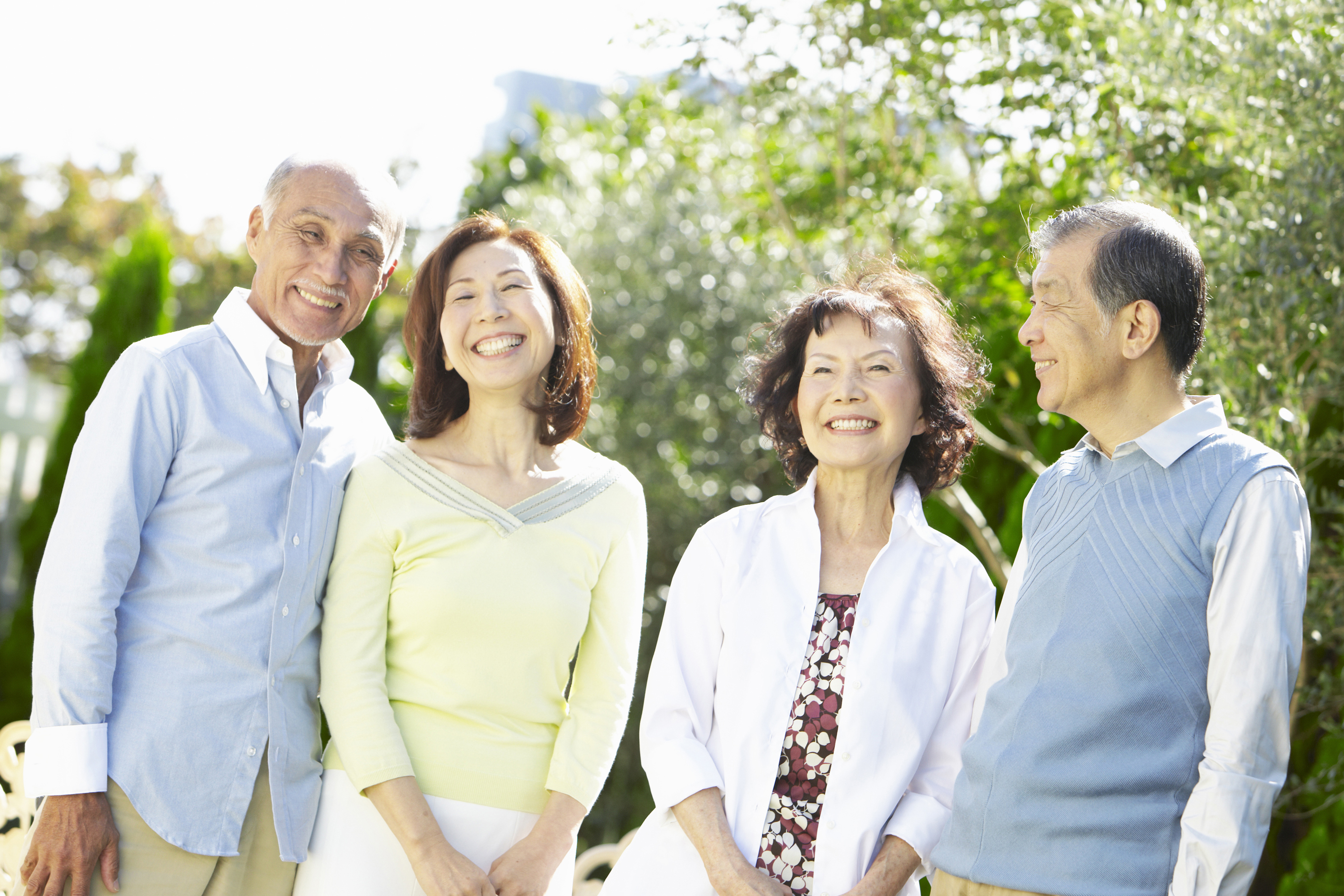 積極的社交參與與健康的生活型態有助預防失智。