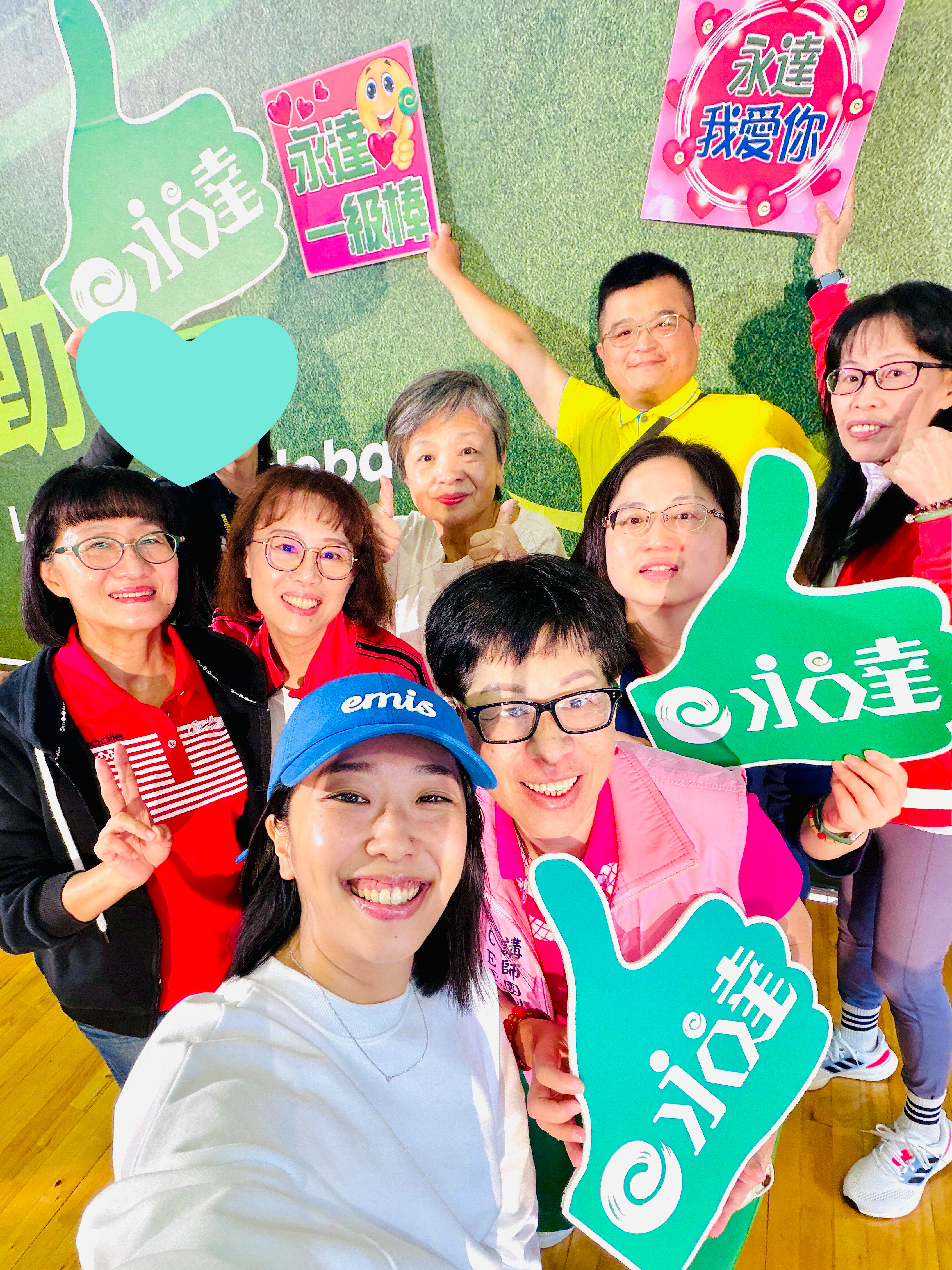 永達業務主管及行政同仁到場為參賽者加油打氣。