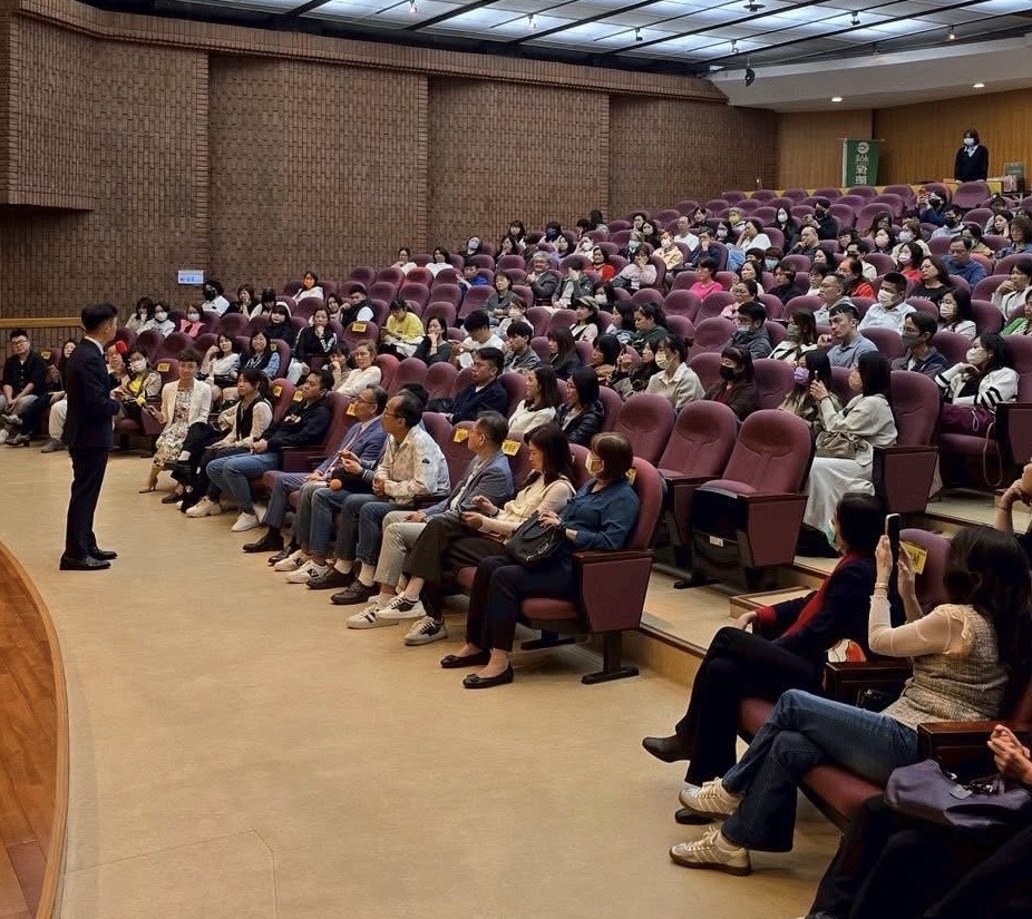 與會者聆聽謝祖武分享。