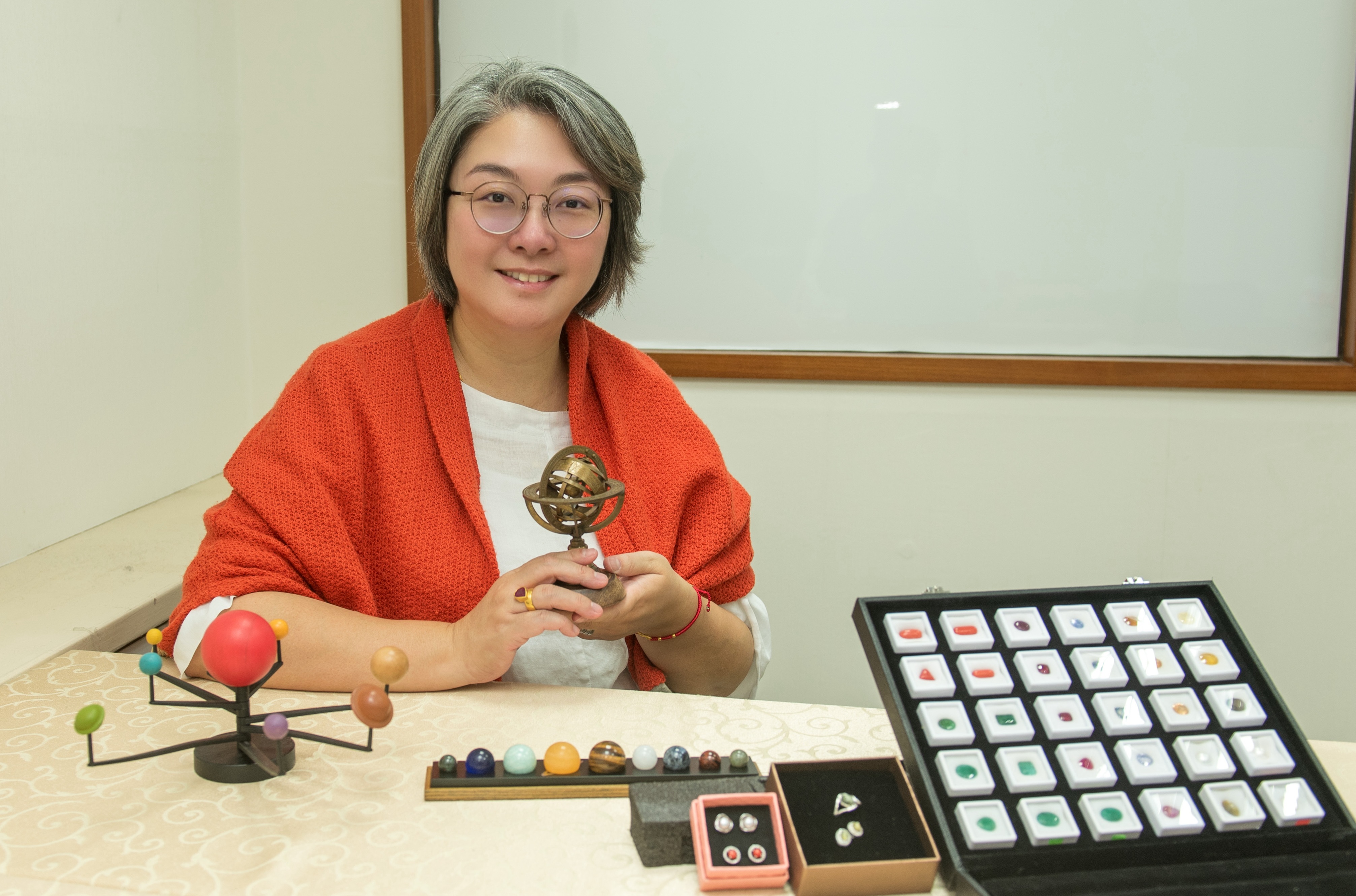 愛卡是國內唯一提供吠陀寶石諮詢加客製化訂製的占星老師。