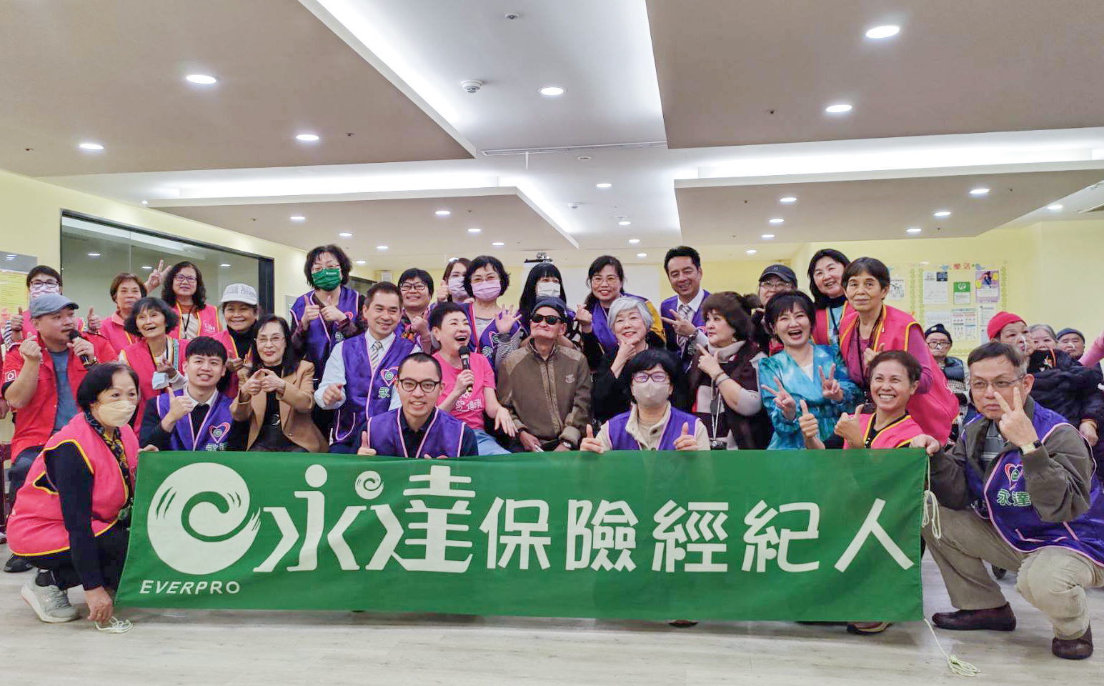 大海團隊於年前探訪詠馨長照機構。