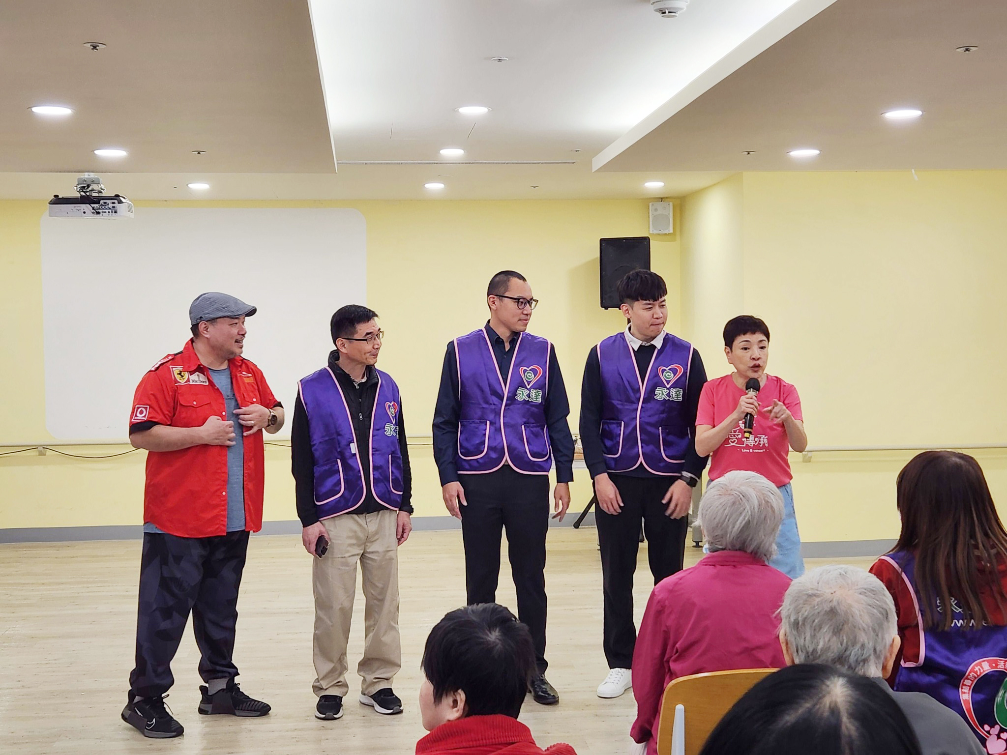 永達志工一同參與表演活動。