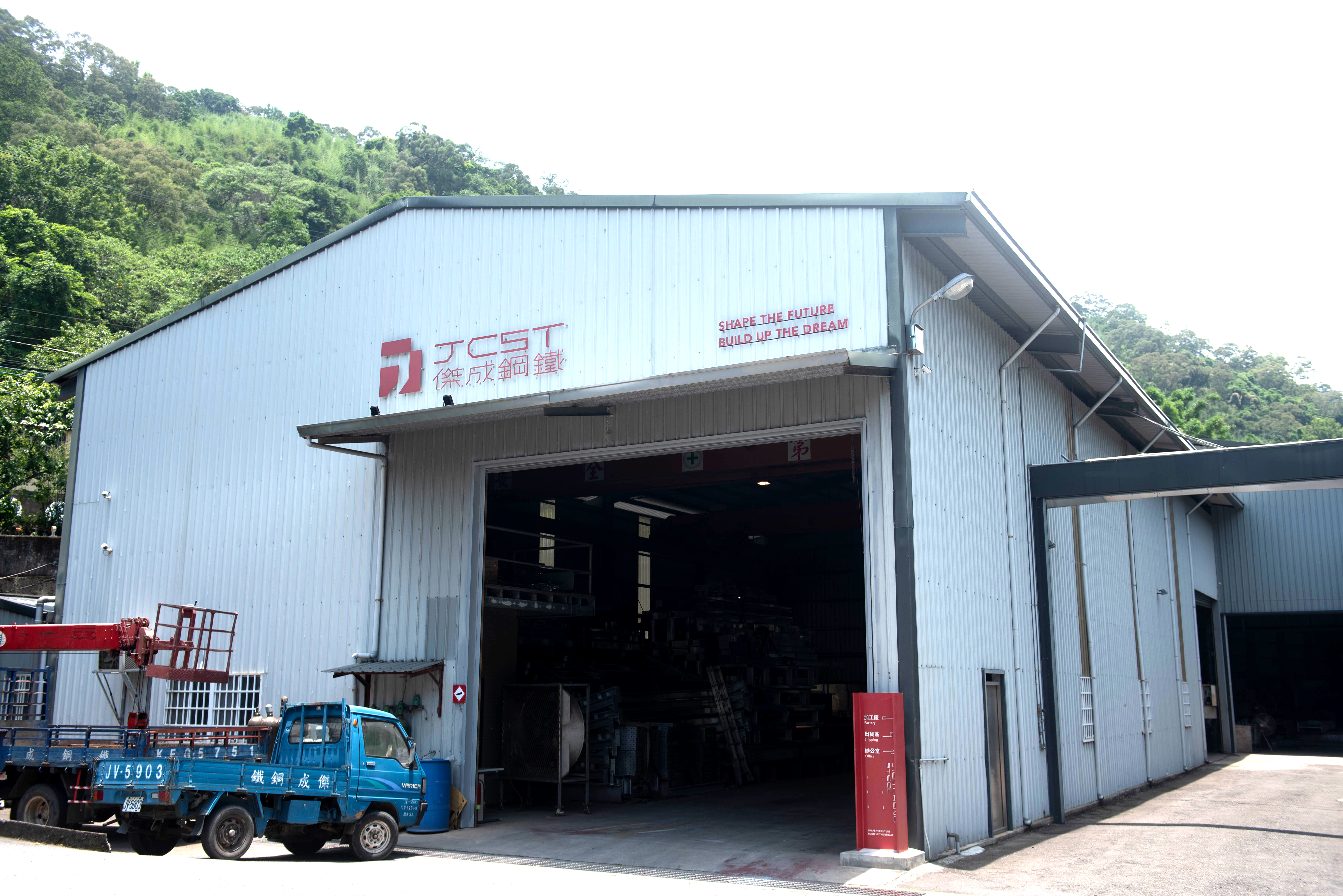 創業起家:11坪車庫的鋼鐵意志與600坪的越級挑戰